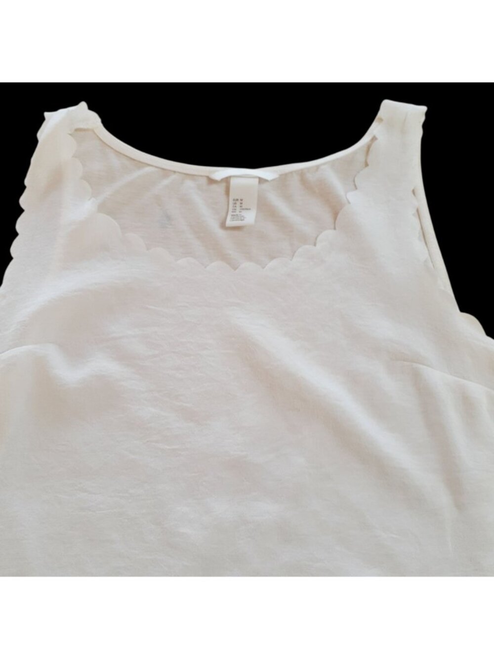 H&M Womens Tank Top Medium White Scalloped Edge Scoop Neck & Hem Sleeveless